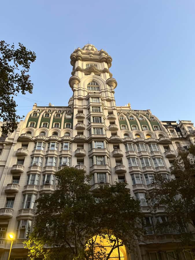 100% History and architecture of Buenos Aires - Plaza de Mayo: where Argentina’s public life has always gathered