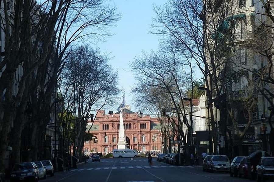 5hs Small Group City Tour of Buenos Aires with Street Food - Puerto Madero: Modern Lines, Old Port Energy