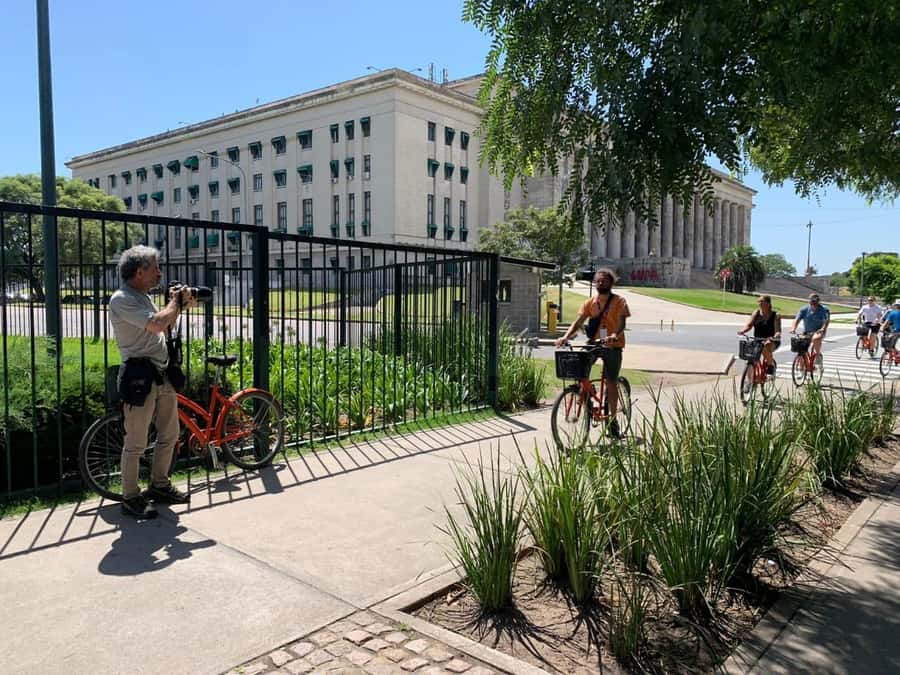 Bike Tour: Buenos Aires to the North - San Telmo start point and the ride into Puerto Madero