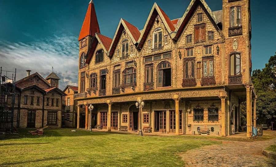 Buenos Aires: Campanopolis & The Medieval City Tour - Private car + a guide you can actually use