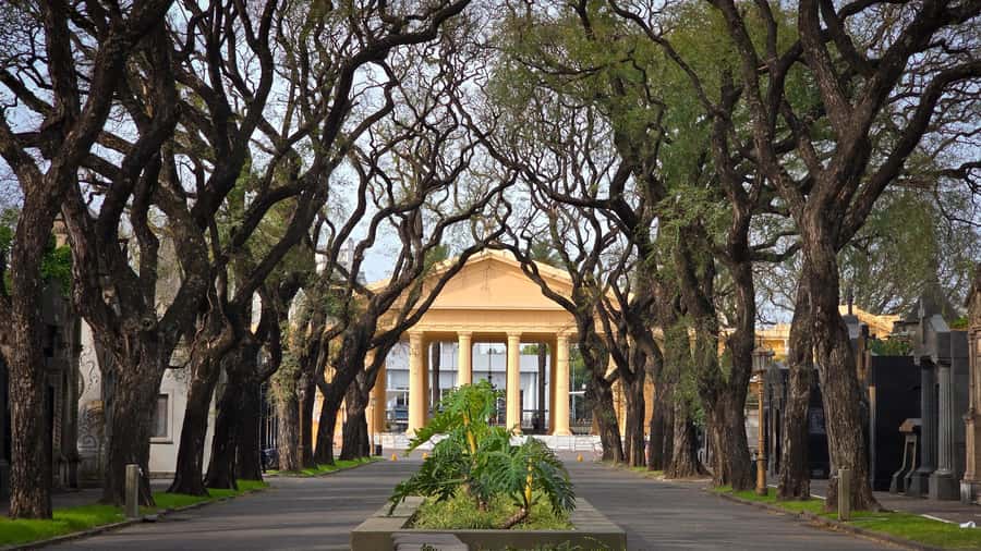 Buenos Aires: Chacarita, The Largest Cemetery In Argentina - The Longer Stops: Capilla, Panteón VI, and Where Time Slows