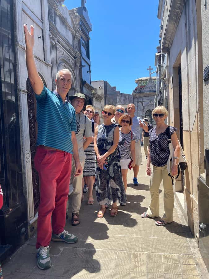 Buenos Aires: Customizable City Tour in Polish - The Buenos Aires “Easter egg” effect: small details you might miss alone