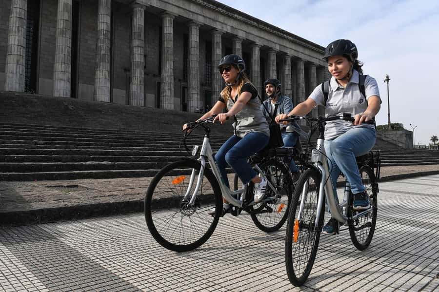 Buenos Aires: E-Bike Tour in the North Circuit of Buenos Aires - What you eat and drink: mate, a snack, and an Argentine classic