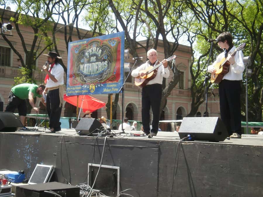 Buenos Aires Fairs: San Telmo & Mataderos Cultural Tour - Weather and summer schedules you should not ignore