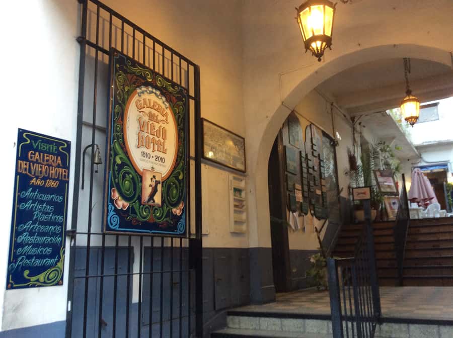 Buenos Aires Full-Day City Tour - Plaza de Mayo and Casa Rosada: start with the city’s power center