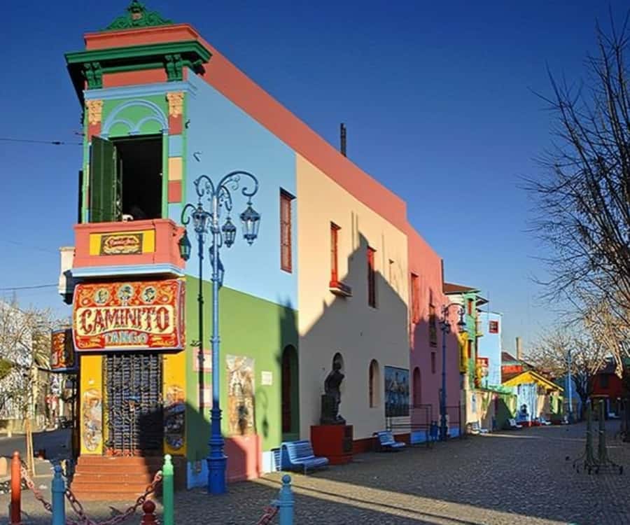 Buenos Aires : Highlights Walking Tour With A Guide - La Boca and Caminito: brightly colored houses with something to look beyond