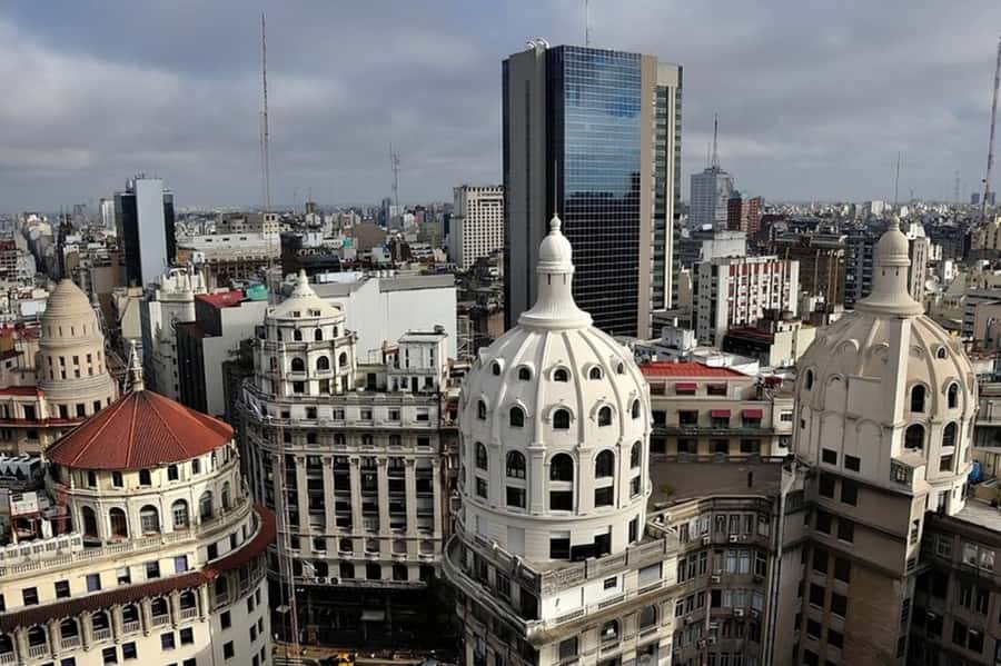Buenos Aires : Highlights Walking Tour With A Guide - Recoleta Cemetery and Evita’s grave: learning how the city remembers