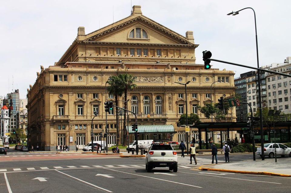 Buenos Aires: Panoramic Bus Tour - Monserrat: Monuments, Plaza de Mayo, and the oldest neighborhood vibe