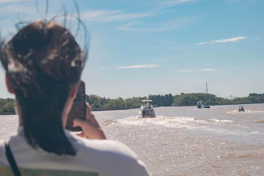 Buenos Aires: "Ticket"- 2hs of Navigation Premium to Tigre - On board comfort: air conditioning, big windows, and how to hear the audio