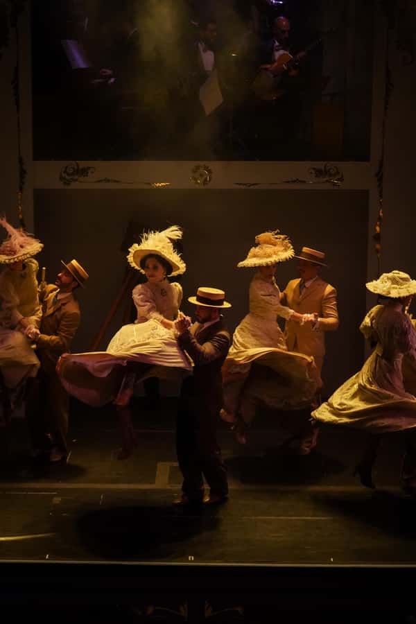 Café de los Angelitos - Traditional Night in Buenos Aires - The bar experience: open bar makes the night easier