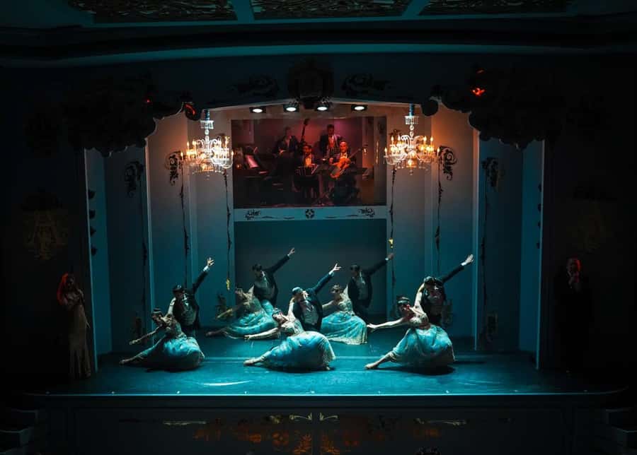 Café de los Angelitos - Traditional Night in Buenos Aires - Who should book Café de los Angelitos, and who might skip it
