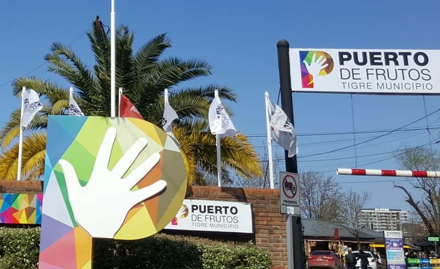 Classic Tour and Sailing in Tigre and Delta - Puerto de Frutos: photo stop plus free time at the riverside market