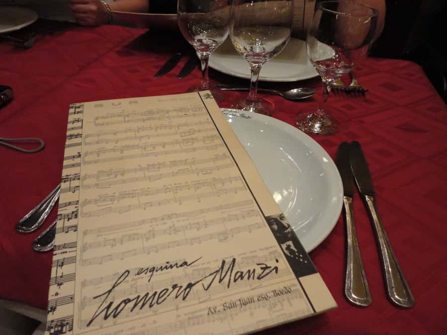 Esquina Homero Manzi Dinner and Tango Show - Entering Homero Manzi Corner: the 1940s feel you can actually see