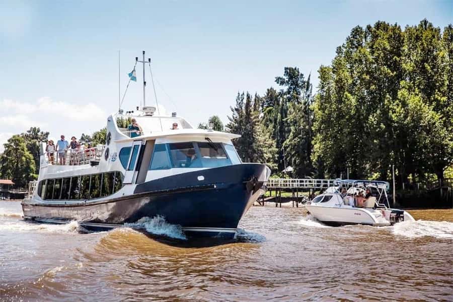 Full Day City Tour Buenos Aires, Recoleta Cemetery and Tigre - Plaza de Mayo and Teatro Colón: The Big-Square Start