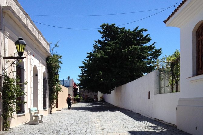 Premium Day Trip to Colonia del Sacramento - Puerta de la Ciudadela: a defensive entrance with pirate pressure