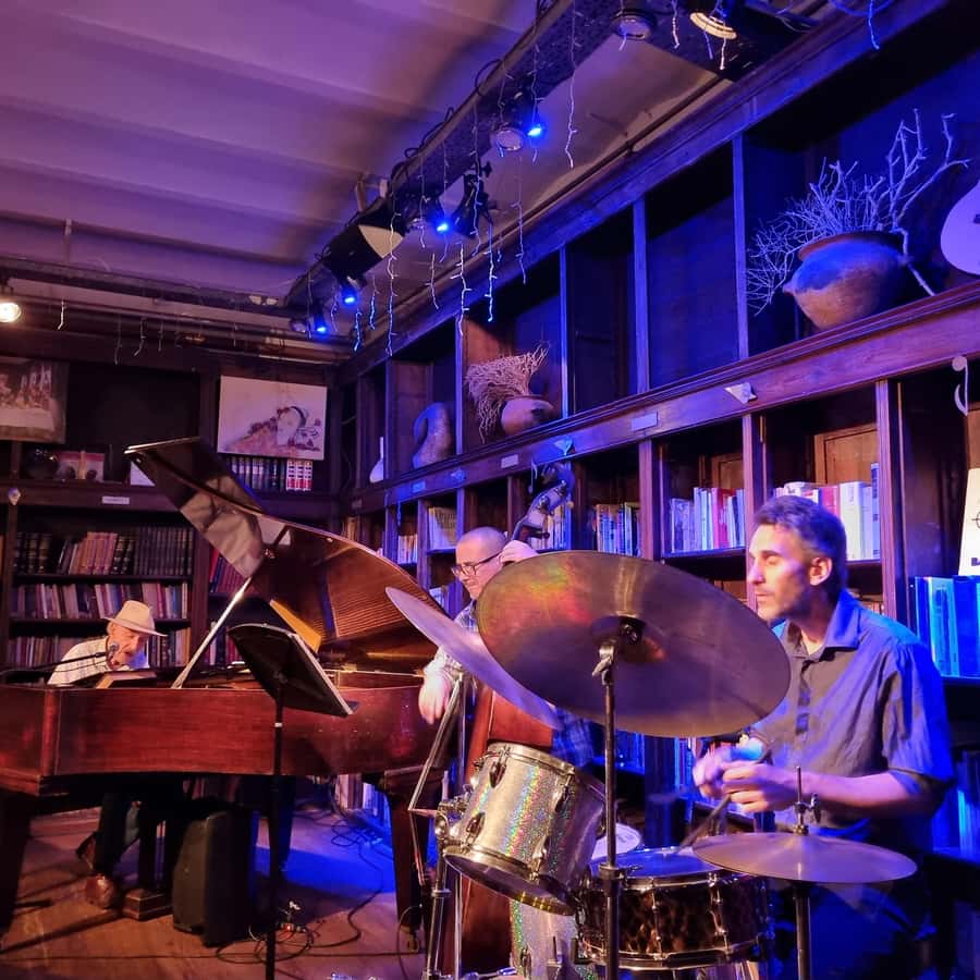 Recoleta Walking Tour and Live Jazz Show - Key things you’ll notice