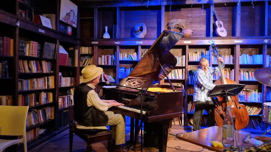 Recoleta Walking Tour and Live Jazz Show - Avenida Alvear and embassy streets: the architecture lesson you’ll feel later