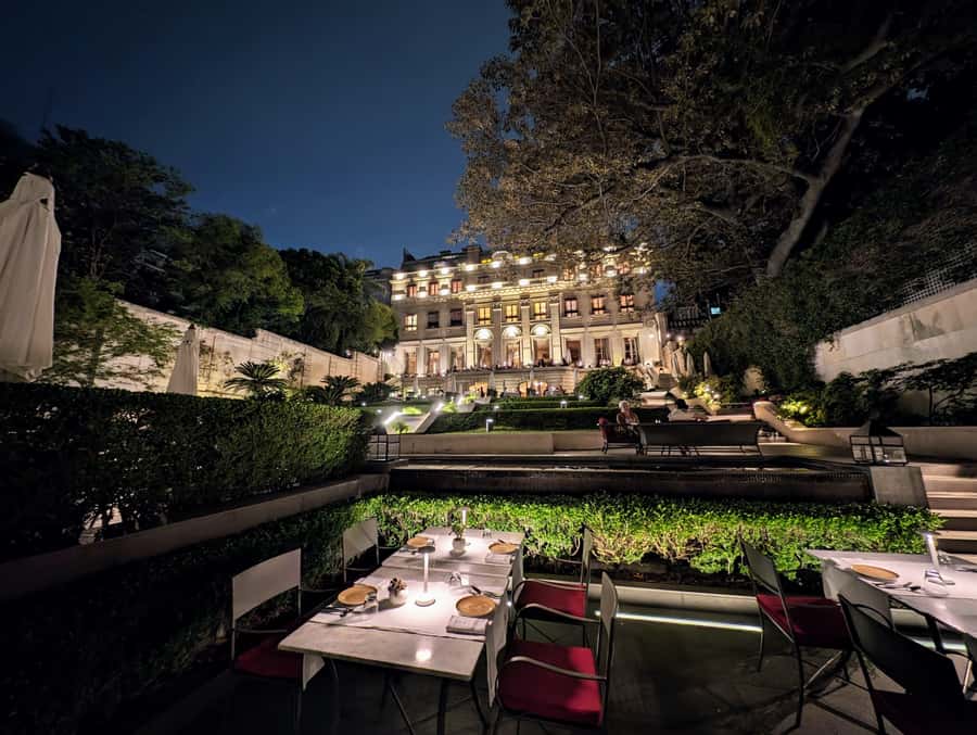 Recoleta Walking Tour and Live Jazz Show - Small group details that affect your experience