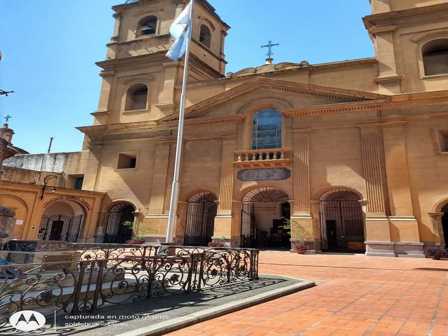 San Telmo Private Guided amazing Walking Tour - Your meeting and pacing: private guide service that avoids long waits