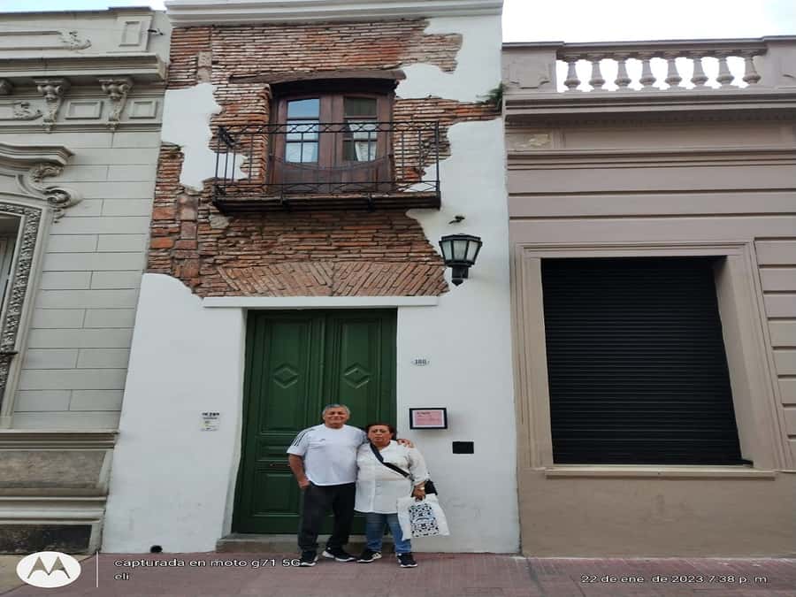 San Telmo Private Guided amazing Walking Tour - San Telmo market stop: antiques and everyday life in one loop