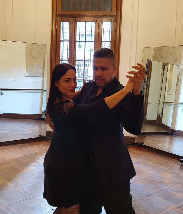 Tango Lesson in Buenos Aires with professional dancers - Entering an antique Buenos Aires tango school (and why it matters)