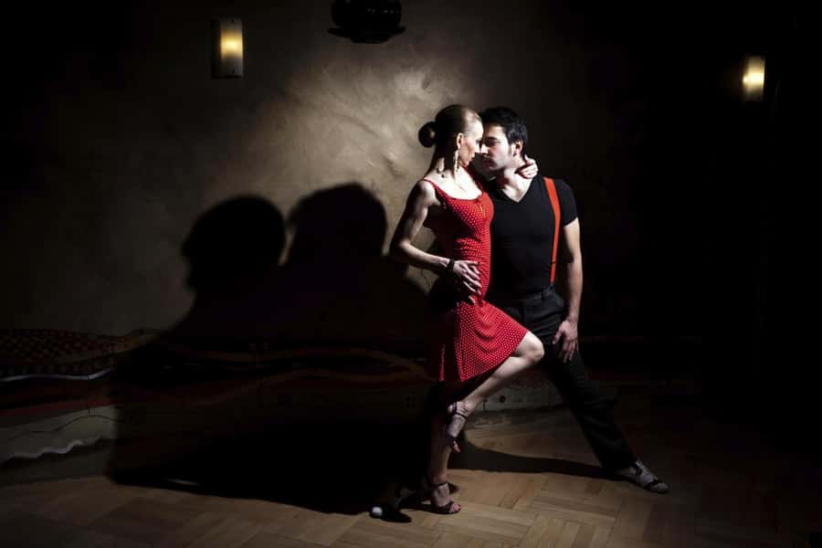 Tango show in La Ventana with optional Dinner - What the Dancers and Singers Deliver (Four Couples, Big Costumes, Clear Story Beats)