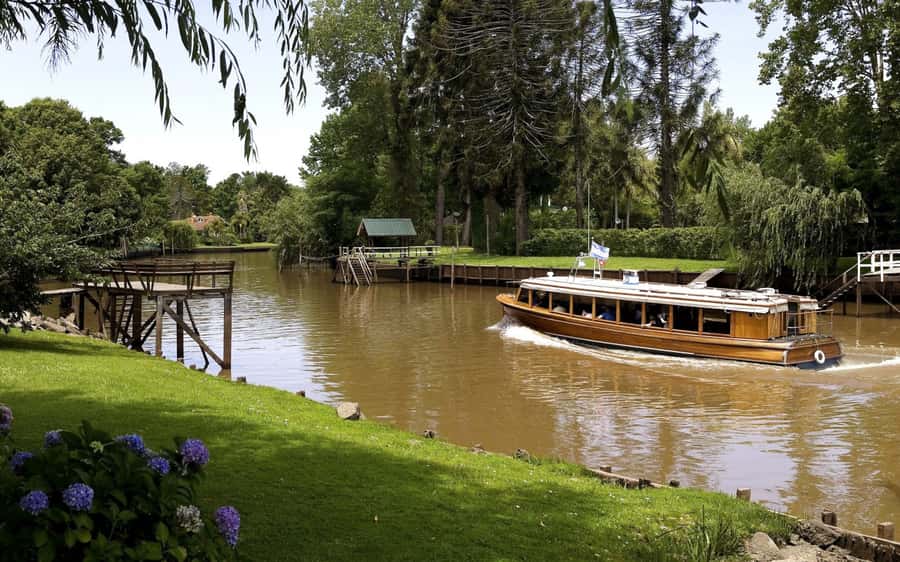 Tigre with Lunch overlooking the River and Navigation - Tigre and the Delta: why this day trip feels different