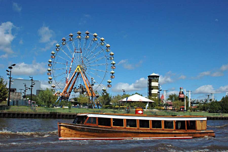Tigre with Lunch overlooking the River and Navigation - Boarding the boat: Delta channels, Río de la Plata, and the Buenos Aires return