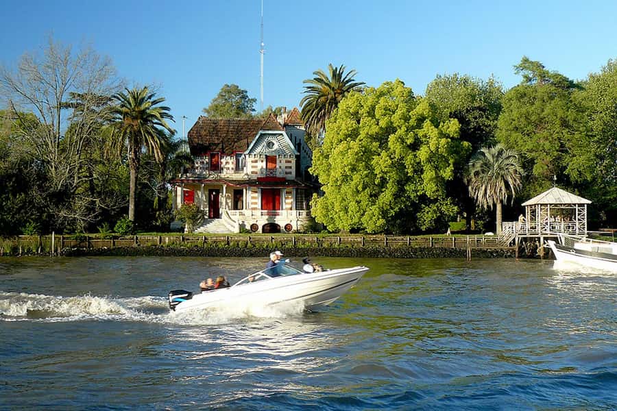 Tigre with Lunch overlooking the River and Navigation - What to pack for a comfortable day on the river