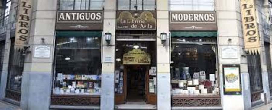 Walking Tour: Buenos Aires bookstores - Starting at Pirámide de Mayo and Finding the Guide Fast